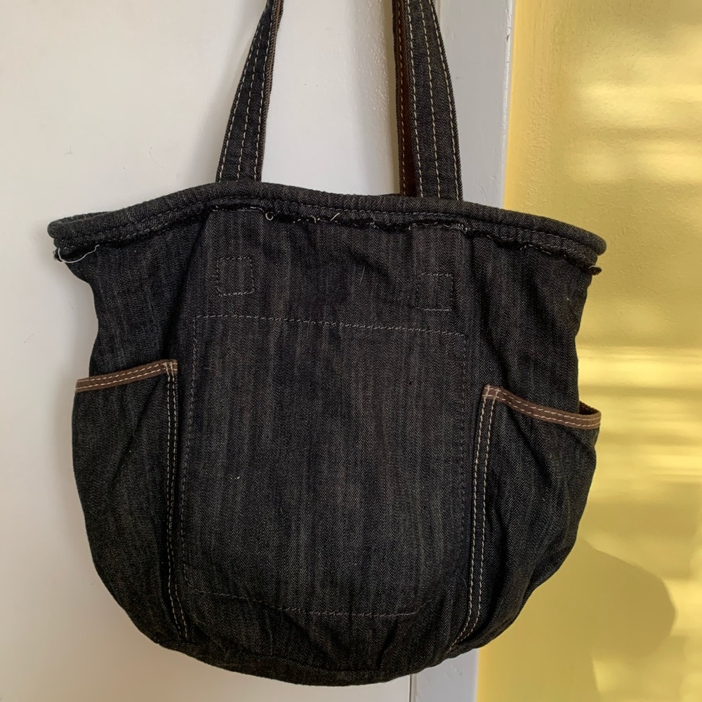 Huge shoulder bag with lots of pockets